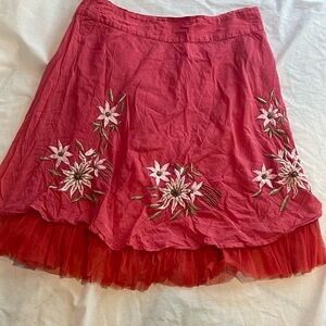 Chic Floral Embroidered Midi Skirt in pink/coral